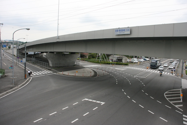 宮環・関堀陸橋の外観