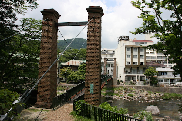 山ゆりの吊橋の外観