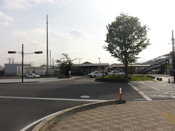 JR下野大沢駅前広場の外観