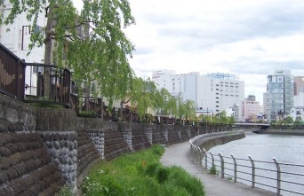 田川の外観